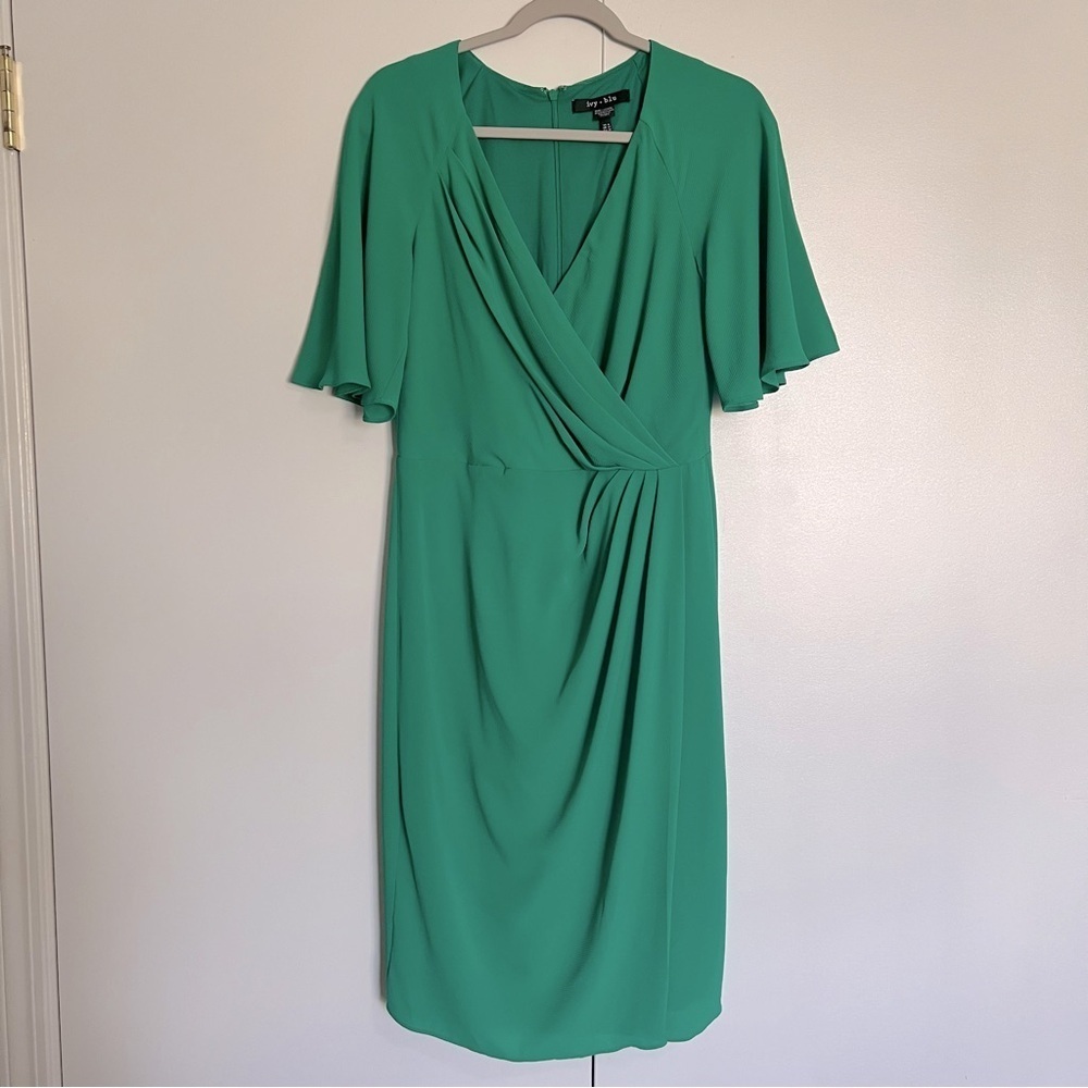Ivy & Blu Green Faux Wrap Flutter Sleeves Below the Knee Length Dress size 8